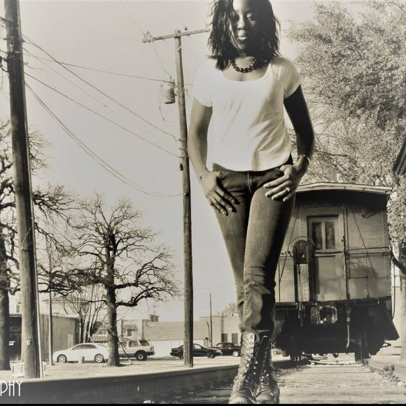 Meet your Posher, Adrienne - Picture 5 of 11